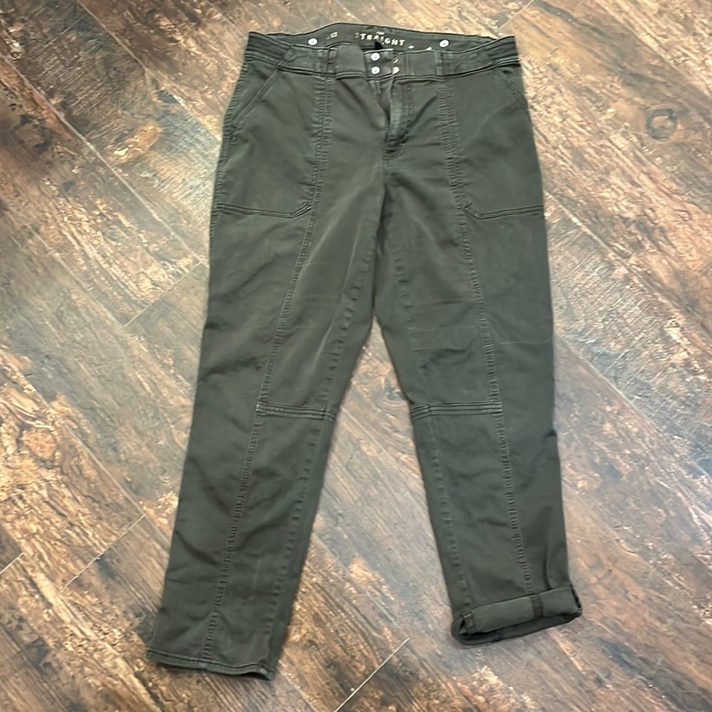 White House Black Market straight crop pants. Pretty green color. Size 12